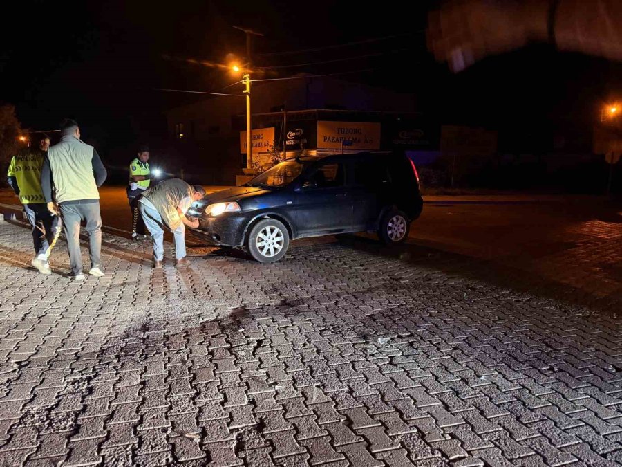 Otomobil İle Çarpışan Motosikletlin Yaralı Sürücüsü Kaza Yerinden Kaçtı