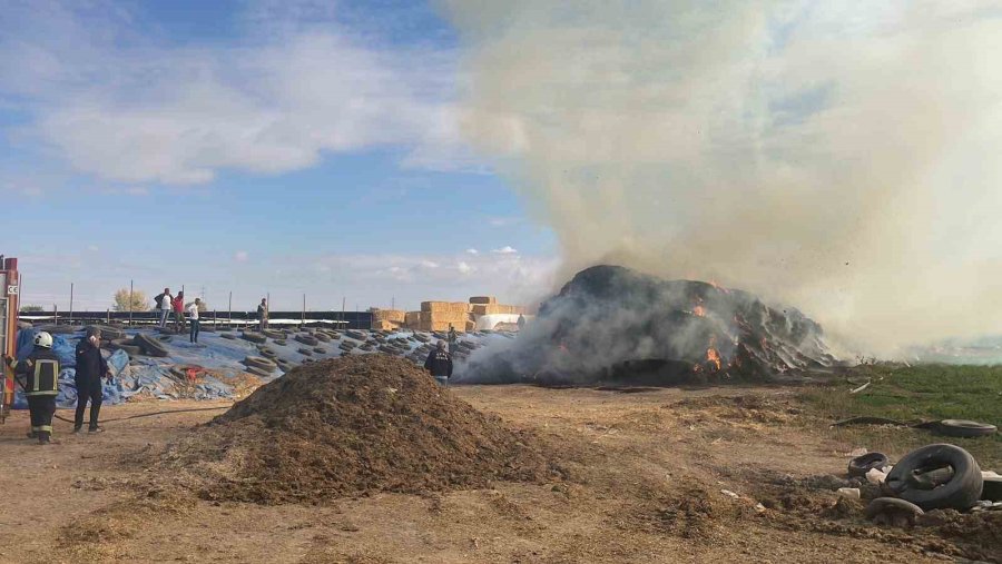 Karaman’da 300 Ton Saman Balyası Kül Oldu