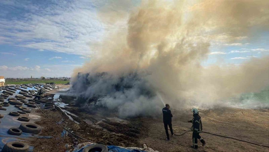 Karaman’da 300 Ton Saman Balyası Kül Oldu