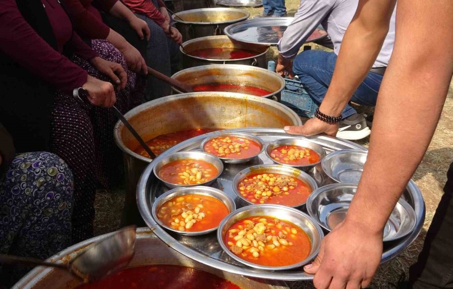 Yörük Köyünde İmece Usulü Yöresel Yemeklerle Gastronomi Şenliği