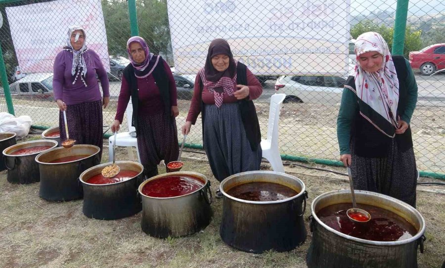 Yörük Köyünde İmece Usulü Yöresel Yemeklerle Gastronomi Şenliği