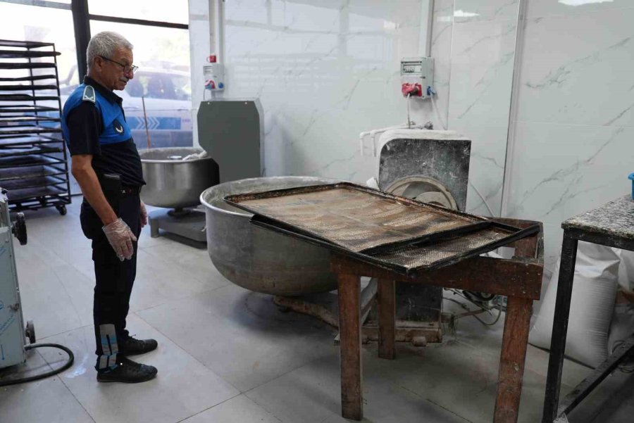 Hijyen Kurallarına Uymayan 2 Fırın Kapatıldı