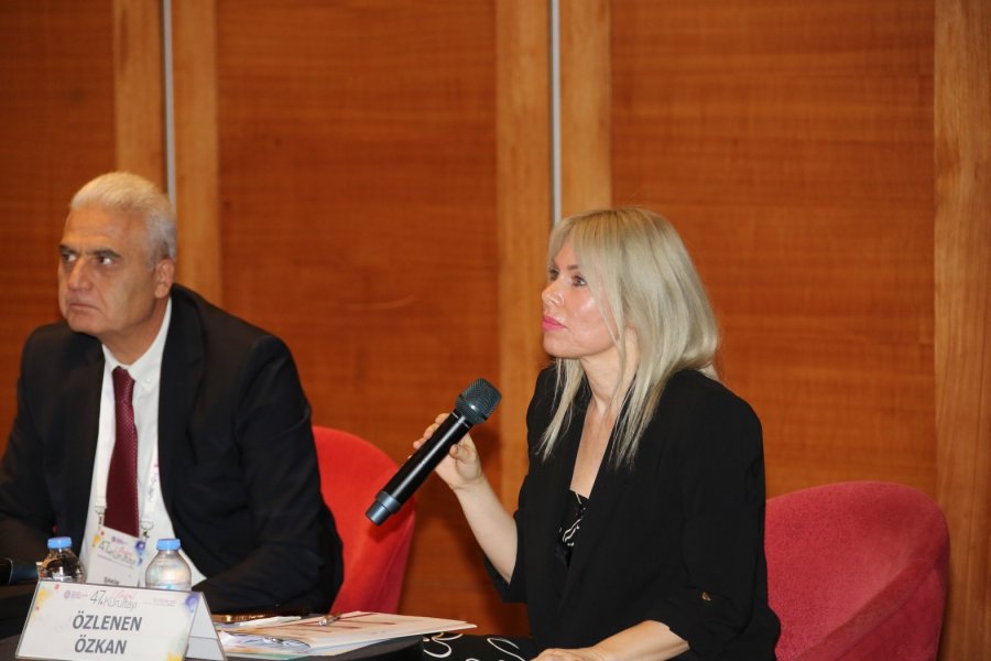 Prof. Dr. Özlenen Özkan: "ilk Rahim Naklinde Nefesimizi Tutarak Hastayı Takip Ettik"