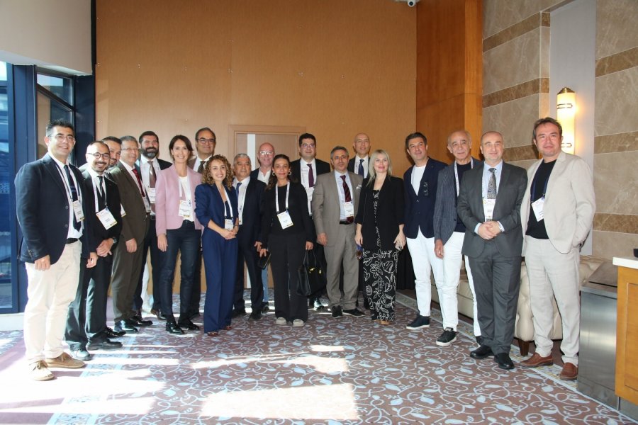 Prof. Dr. Özlenen Özkan: "ilk Rahim Naklinde Nefesimizi Tutarak Hastayı Takip Ettik"