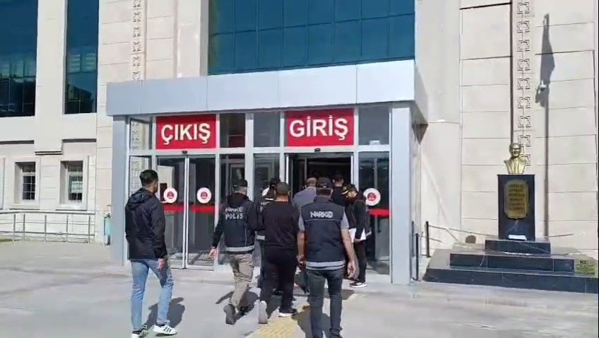 Kırmızı Bültenle Aranan Zanlı Niğde’de Yakalandı