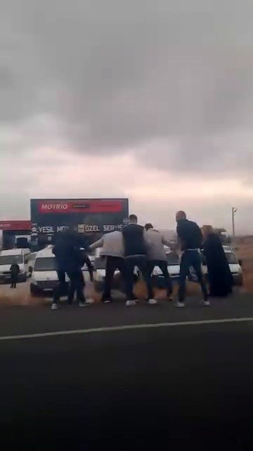 Polis Cenazesi Konvoyundaki Araçlara Saldırıda 7 Gözaltı