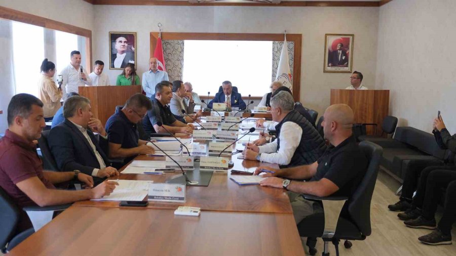 Kemer Belediyesi’nde 2026 Mali Yılı Bütçe Tasarısı Oy Birliğiyle Kabul Edildi