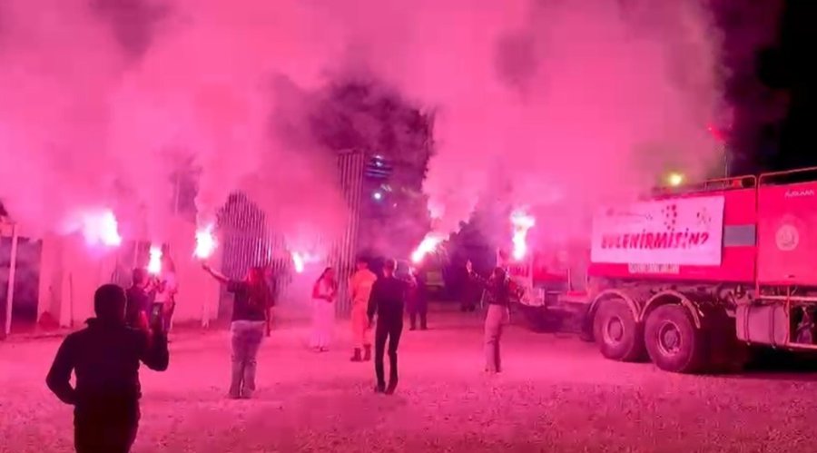 Orman İşçisi Arazözle Evlilik Teklifi Yaptı