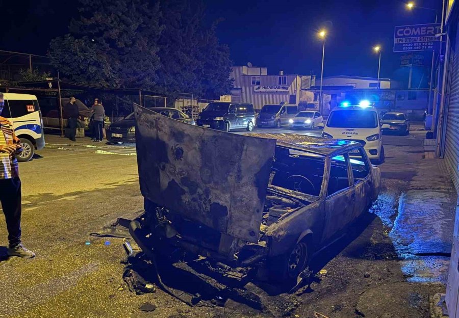 Mersin’de Sanayi Sitesinde Park Halindeki 5 Araç Kundaklandı