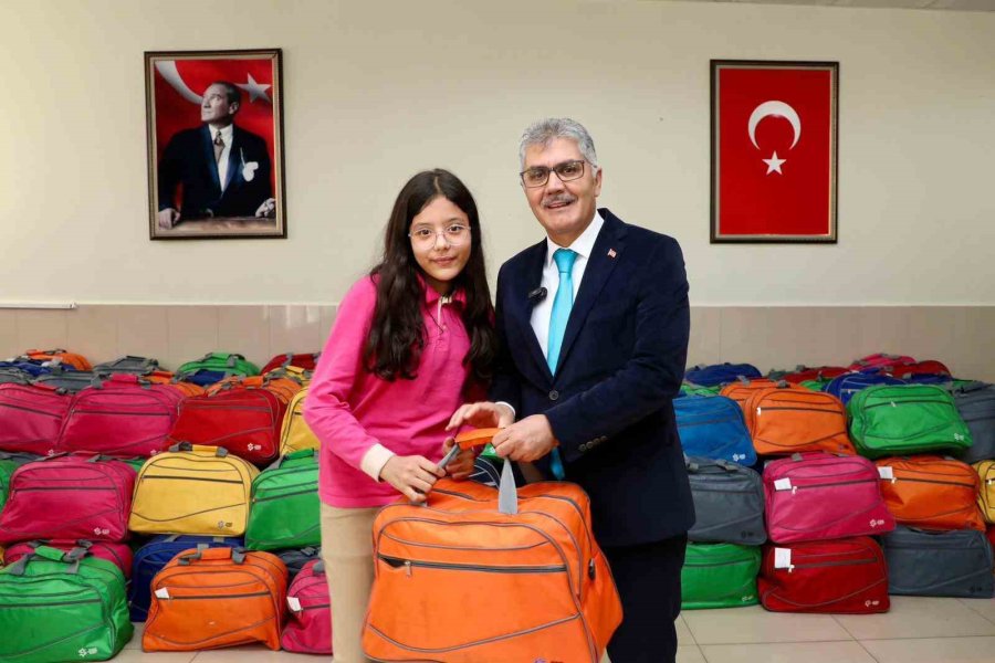 Cumhuriyetin 102. Yılında Öğrencilere Anlamlı Hediye