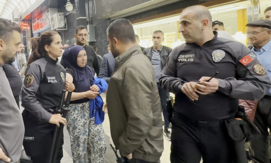 Kadının Sahte Altın Oyunu Kapalı Çarşıda Bozuldu