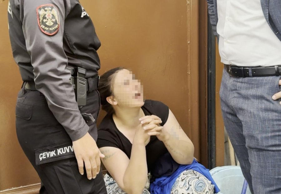 Kadının Sahte Altın Oyunu Kapalı Çarşıda Bozuldu