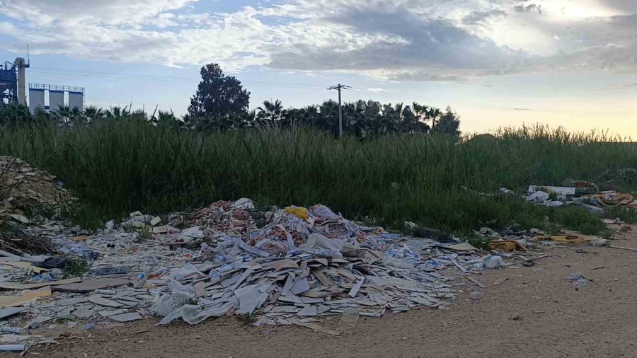 Dökülen Çöpler Kargıların Yanmasına Neden Oldu