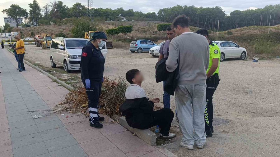 Devrilen Motosikletle Beraber Metrelerce Sürüklendiler