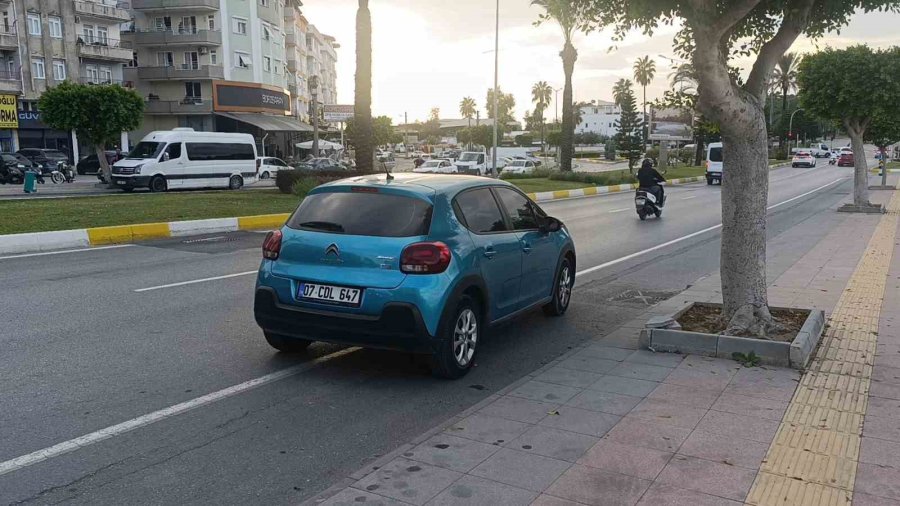 Devrilen Motosikletle Beraber Metrelerce Sürüklendiler