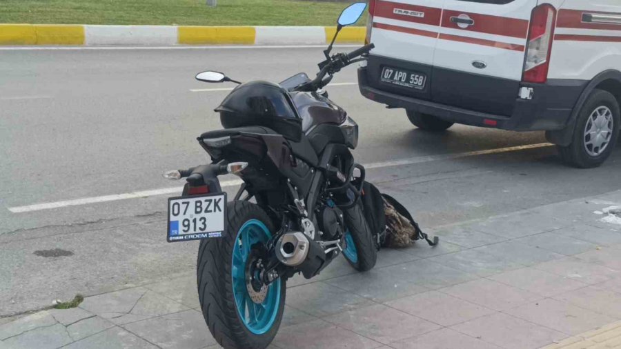 Devrilen Motosikletle Beraber Metrelerce Sürüklendiler