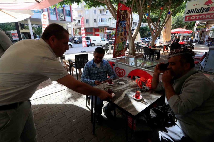 Ehliyet Sahibi Olabilmek İçin 48 Yaşında Okuma-yazma Öğrenmeye Başladı