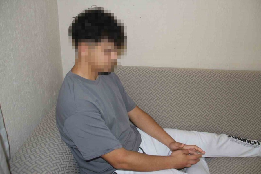 Okulda Başlayan Kavga Okul Dışına Taştı, Liseli Çocuk Bıçaklandı