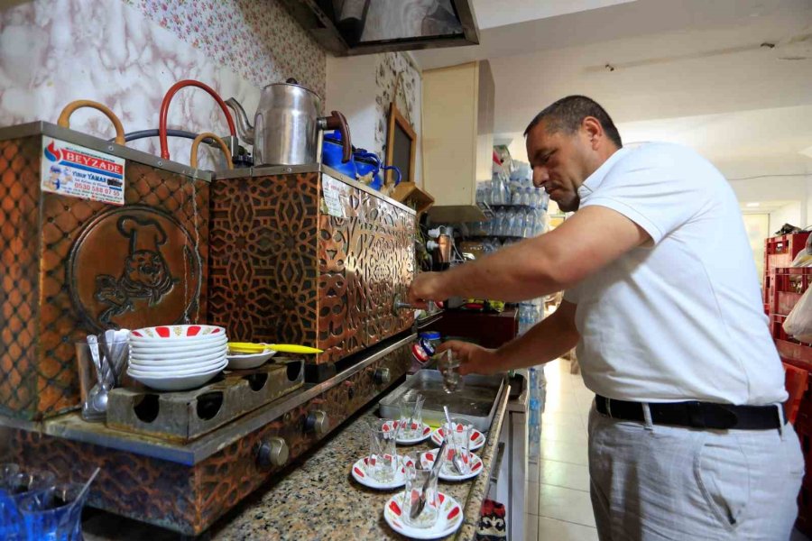 Ehliyet Sahibi Olabilmek İçin 48 Yaşında Okuma-yazma Öğrenmeye Başladı