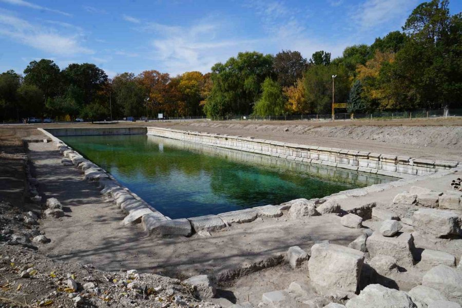 Hala Kullanılan 1800 Yıllık Roma Havuzu Çevresinde Kazı Çalışmaları 12 Ay Kesintisiz Sürüyor