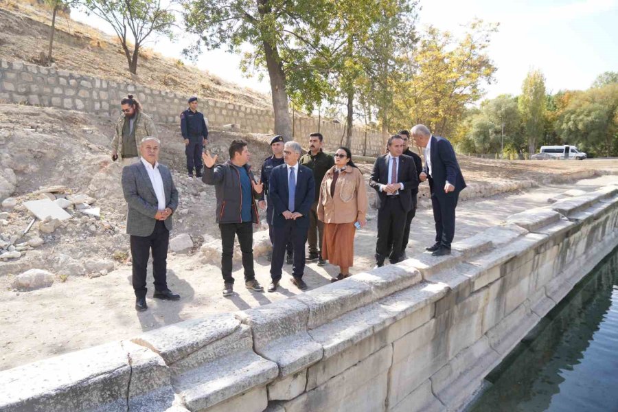 Hala Kullanılan 1800 Yıllık Roma Havuzu Çevresinde Kazı Çalışmaları 12 Ay Kesintisiz Sürüyor