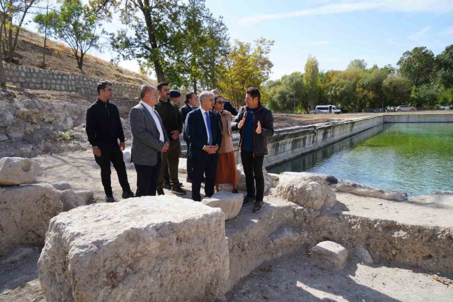 Hala Kullanılan 1800 Yıllık Roma Havuzu Çevresinde Kazı Çalışmaları 12 Ay Kesintisiz Sürüyor