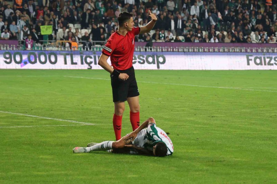 Trendyol Süper Lig: Konyaspor: 0 - Beşiktaş: 1 (ilk Yarı)