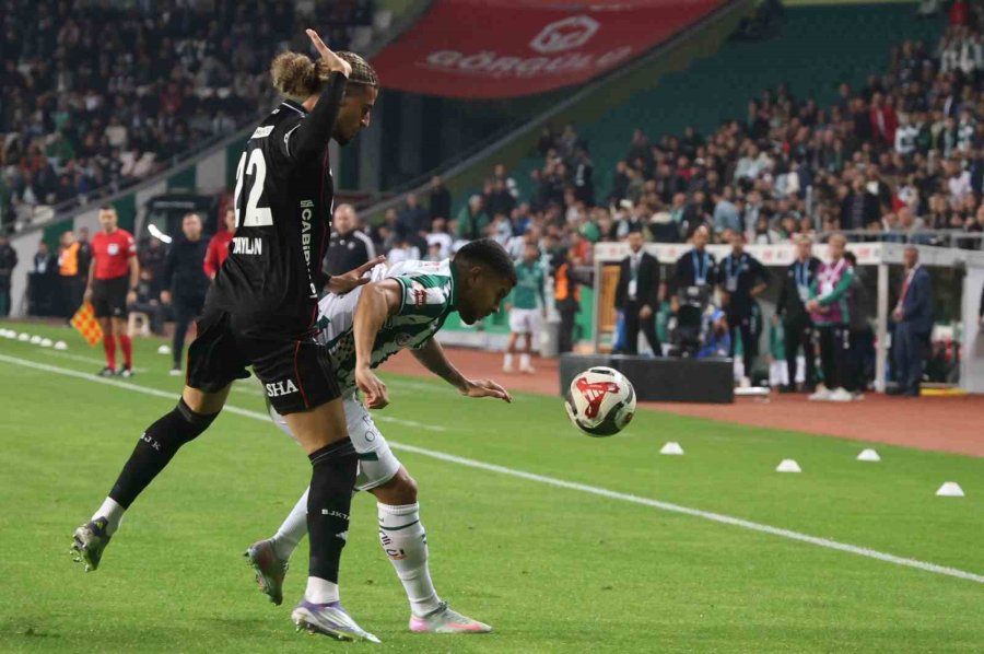 Trendyol Süper Lig: Konyaspor: 0 - Beşiktaş: 1 (ilk Yarı)