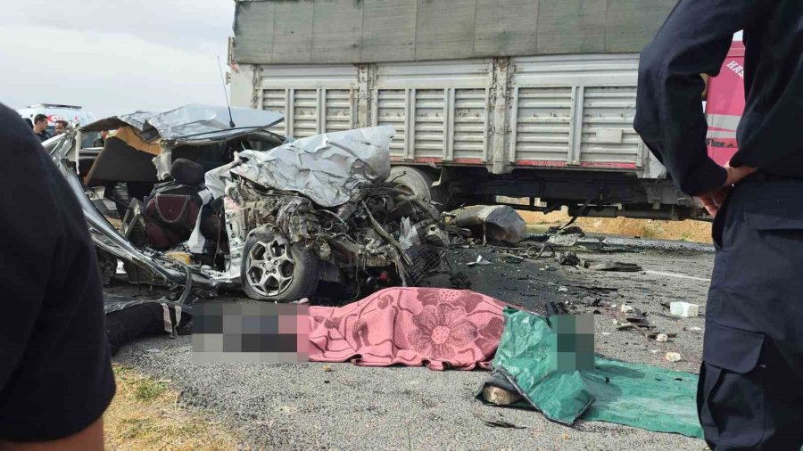 Aksaray’da Kamyon İle Otomobil Çarpıştı: 3 Kardeş Öldü