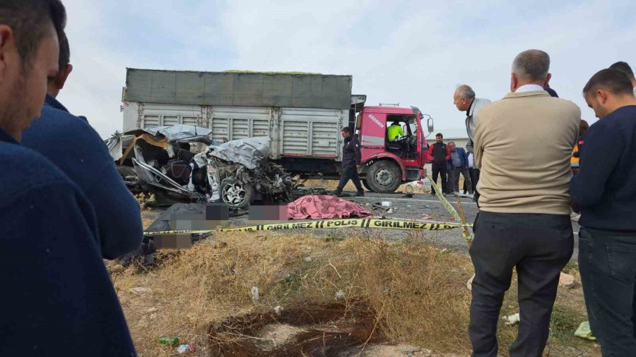 Aksaray’da Kamyon İle Otomobil Çarpıştı: 3 Kardeş Öldü