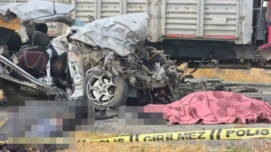 Aksaray’da Kamyon İle Otomobil Çarpıştı: 3 Kardeş Öldü