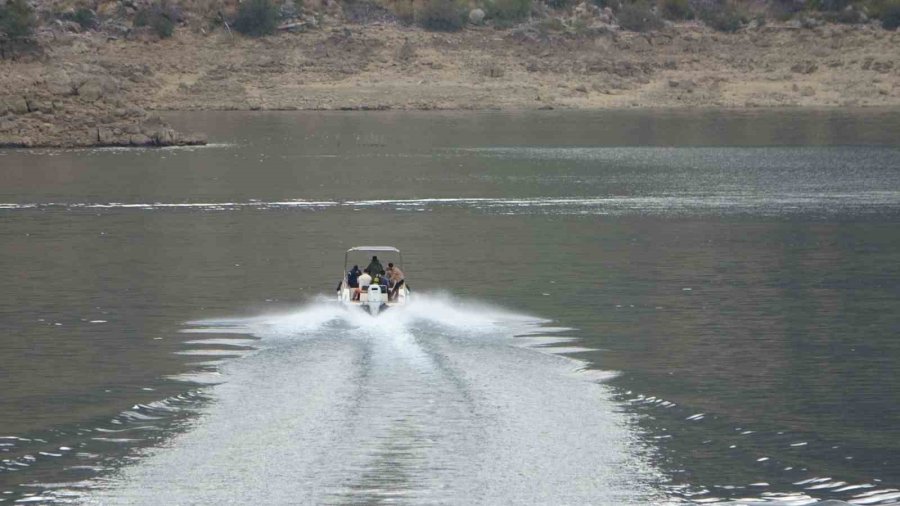 Antalya’da İrlandalı Turist Yüzmek İçin Girdiği Baraj Gölünde Kayboldu