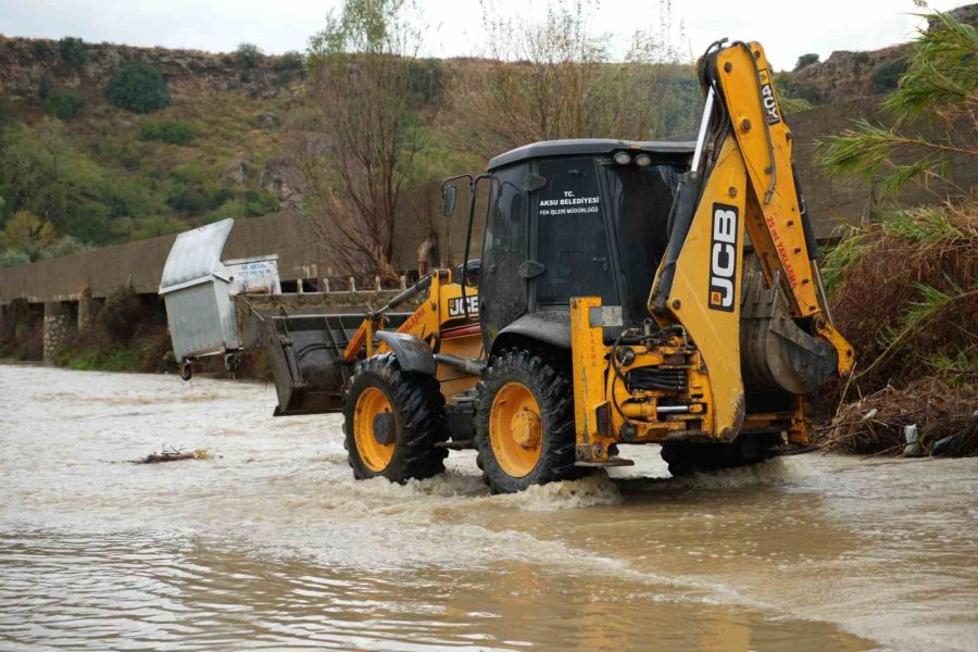 Antalya’da Sağanak Seraları Da Vurdu