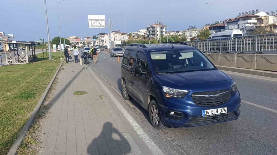 Manavgat’ta Motosiklet İle Otomobil Çarpıştı: 1 Yaralı