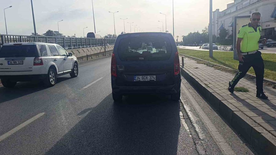 Manavgat’ta Motosiklet İle Otomobil Çarpıştı: 1 Yaralı