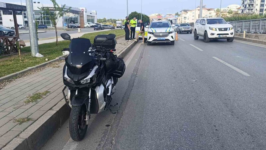 Manavgat’ta Motosiklet İle Otomobil Çarpıştı: 1 Yaralı