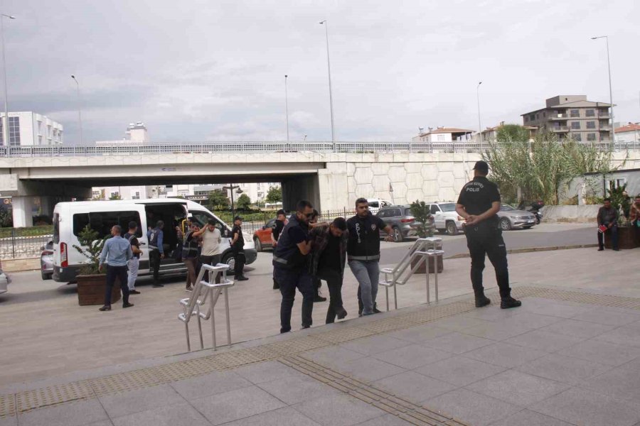 Antalya’da İki Kişinin Öldüğü Silahlı Kavgaya İlişkin 6 Tutuklama