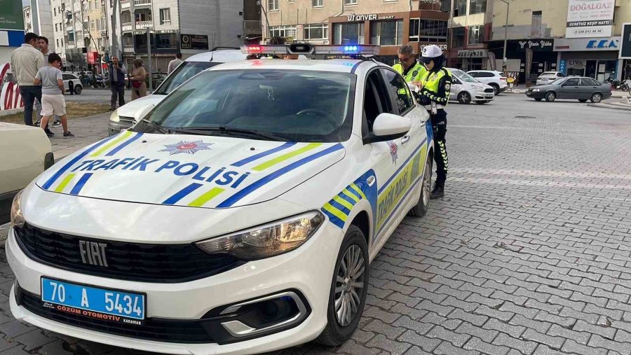 Hafif Ticari Araçla Motosiklet Çarpıştı: 1 Yaralı