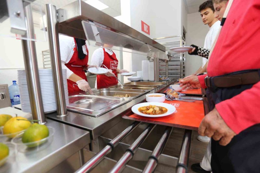 Kepez’de Öğrenci Kent Lokantası Öğrencilerin Uğrak Noktası Oldu