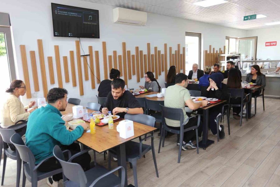 Kepez’de Öğrenci Kent Lokantası Öğrencilerin Uğrak Noktası Oldu