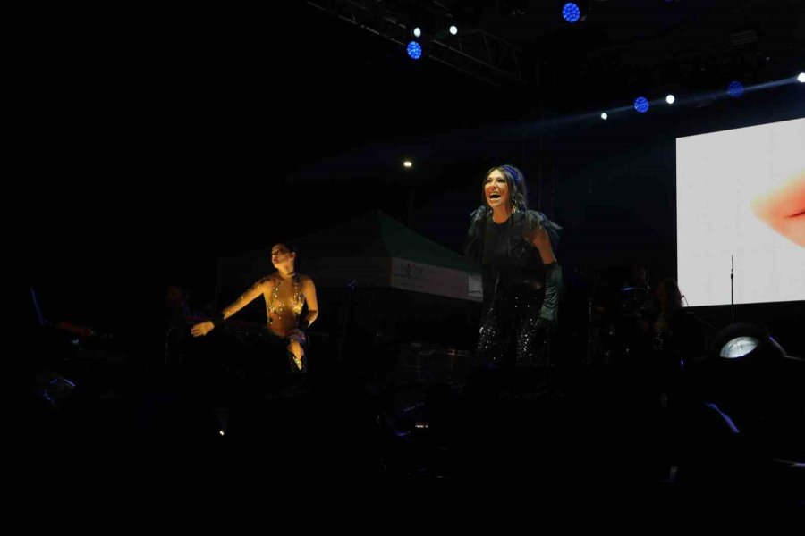 Işın Karaca, Niğdelilere Unutulmaz Bir Gece Yaşattı