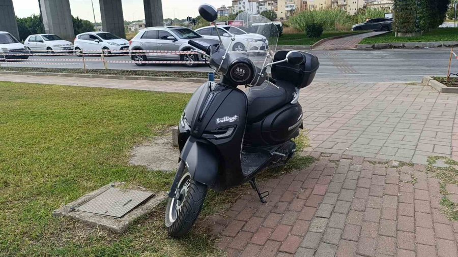 Manavgat’ta Devrilen Motosikletin Sürücüsü Yaralandı