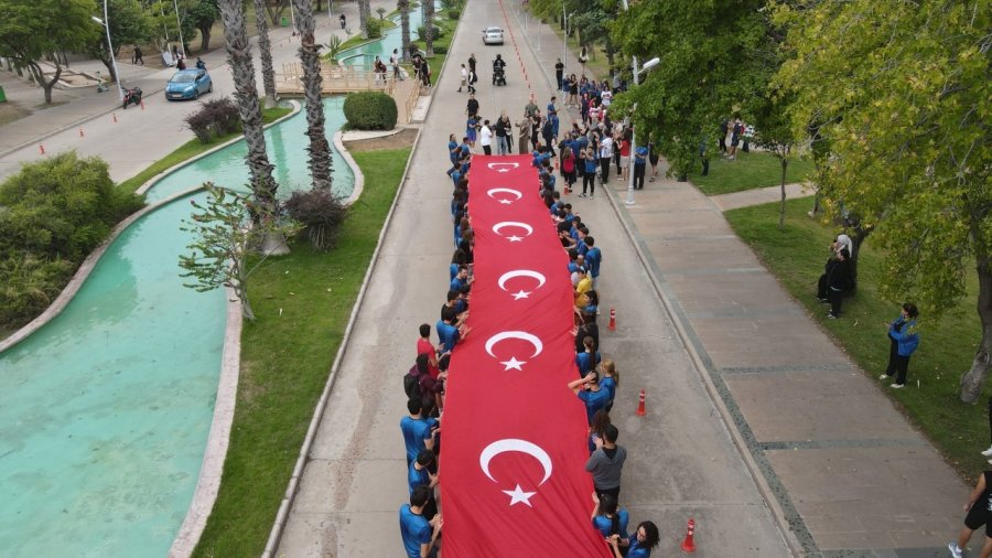 Akdeniz Üniversitesi, Cumhuriyet İçin Koştu