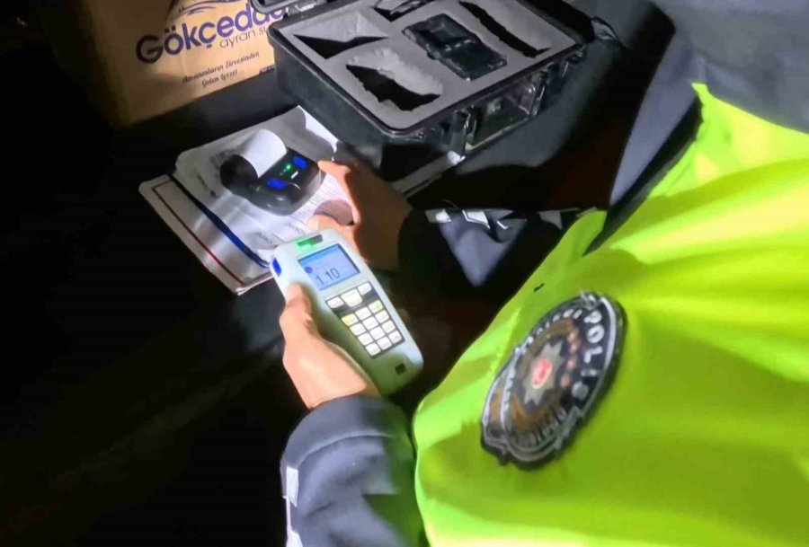 Alkollü Sürücü Gazeteciyi "benim Ağırlığımı Göreceksin" Diye Tehdit Etti