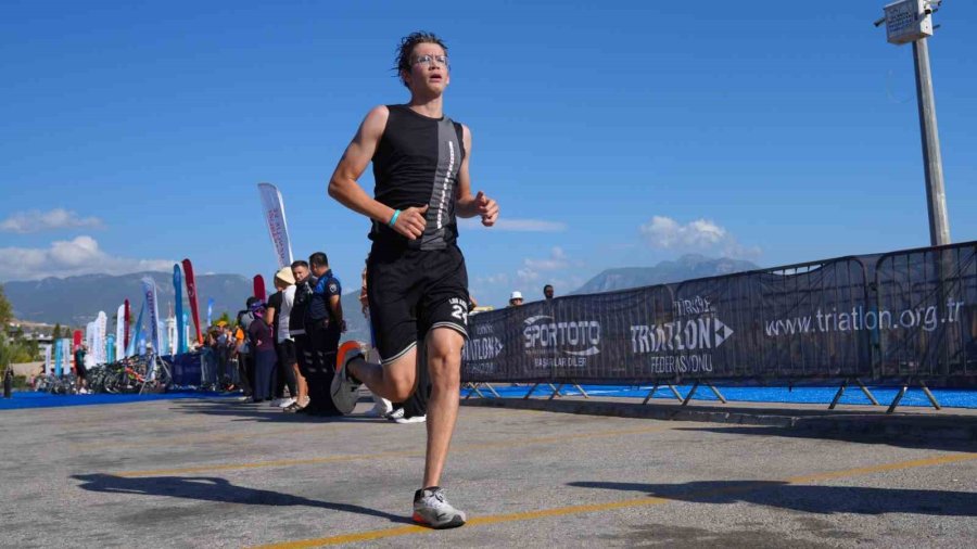 34. Alanya Triatlonu Başladı