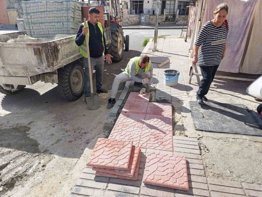 Akdeniz Belediyesi, İlçenin Sokak Ve Kaldırımlarını Yenilemeyi Sürdürüyor