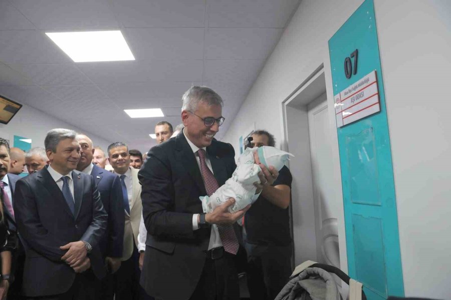 Sağlık Bakanı Memişoğlu: "sağlığa İhtiyacı Olan Her Yerde İnsana Ulaşmaya Çalışıyoruz"