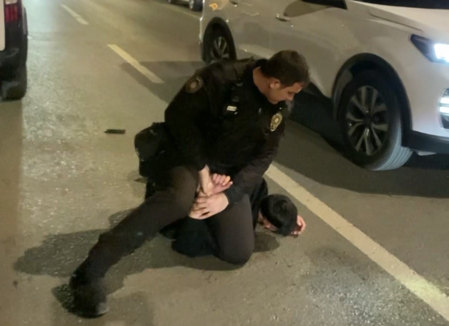 Dükkan Basıp Polise Direnen Şahıslar Gazetecilere Saldırdı: O Anlar Kamerada