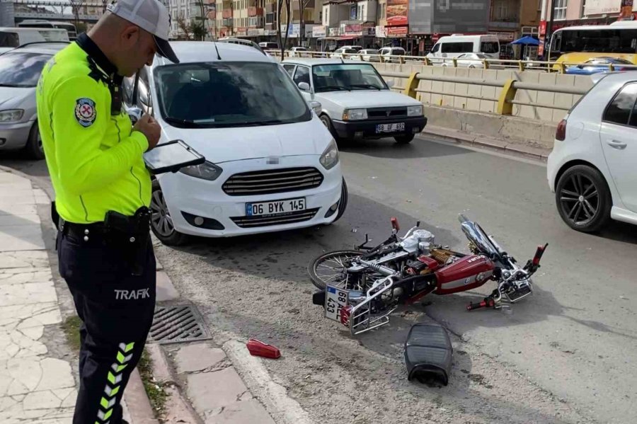 Otomobil İle Motosiklet Çarpıştı: 1 Yaralı