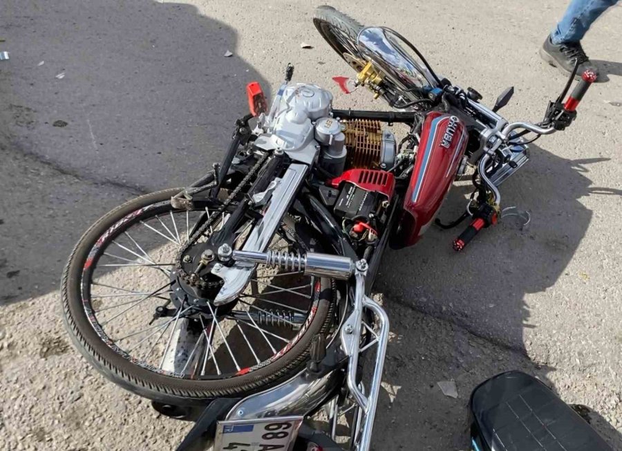Otomobil İle Motosiklet Çarpıştı: 1 Yaralı